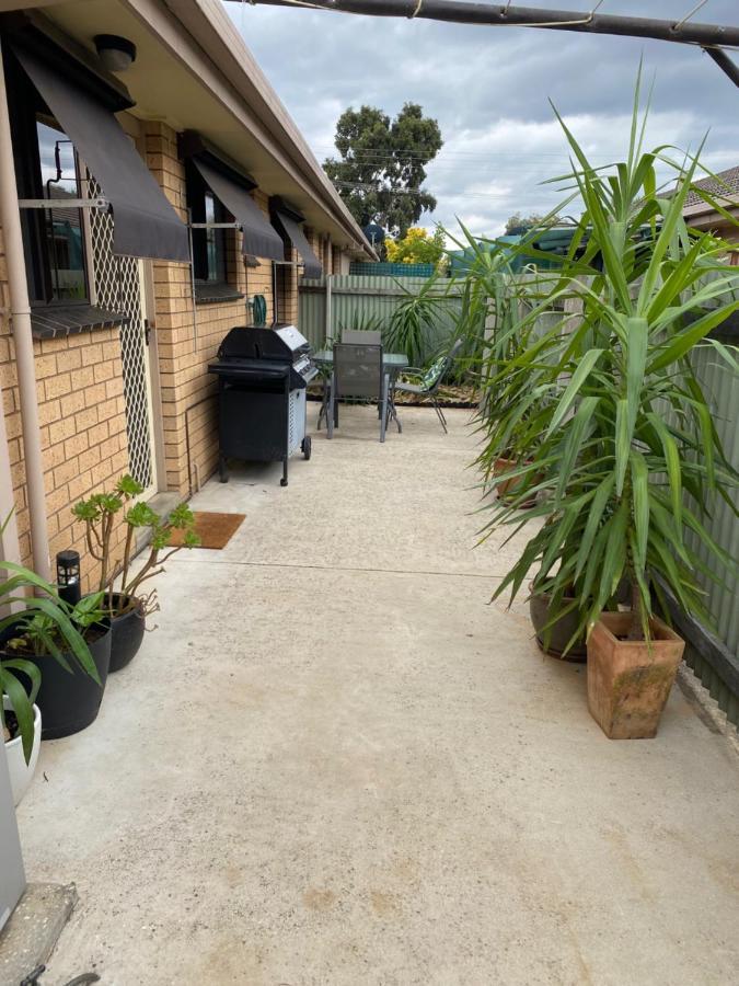 The Den On Diamond Drive Apartment Wodonga Exterior photo